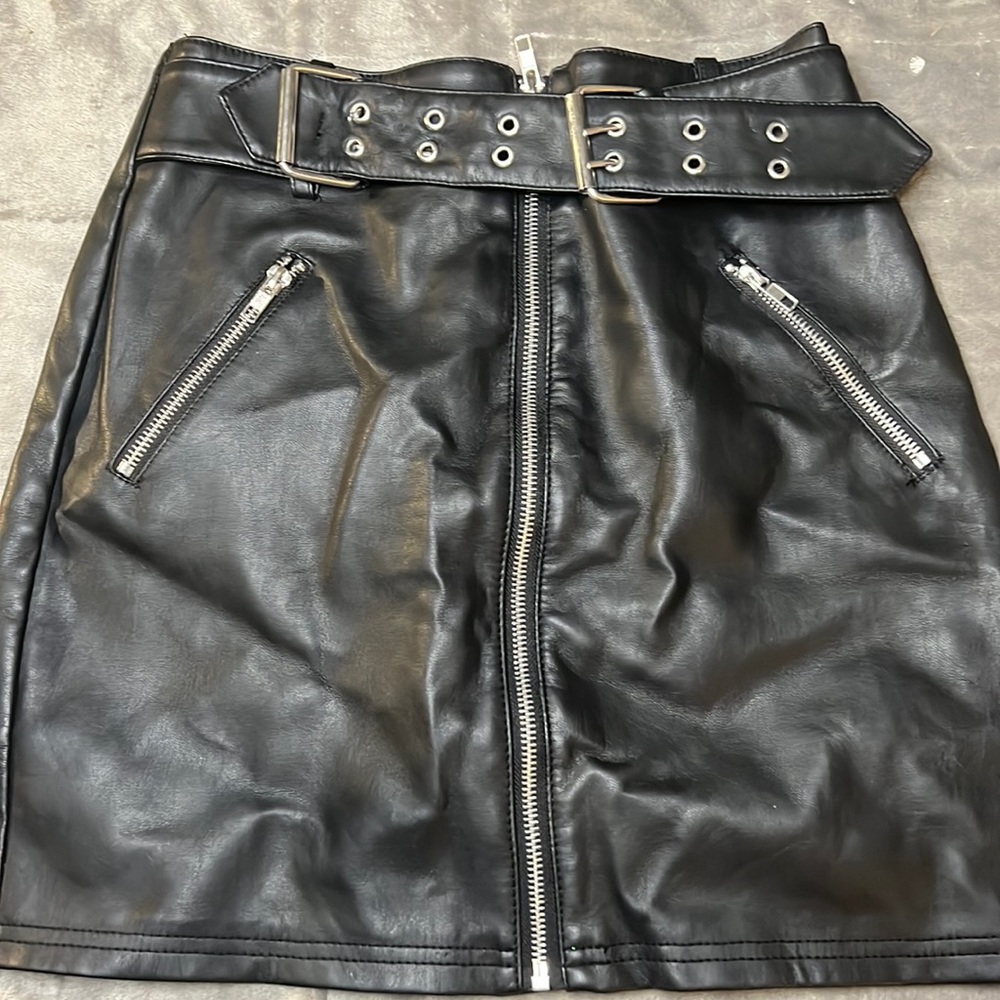 I am selling this beautiful skirt